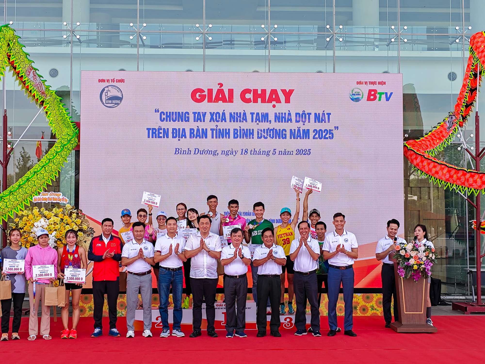 nệm đông á đồng hành giải chạy